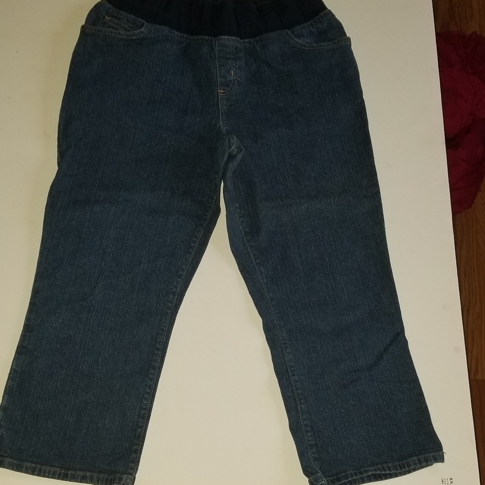 Maternity capri jeans
